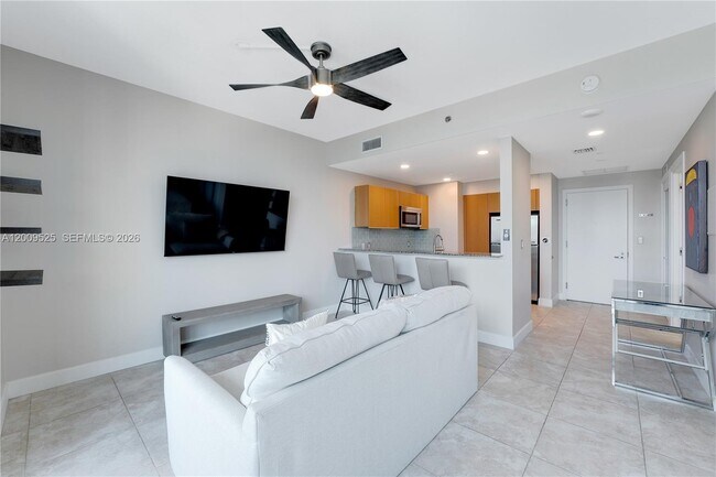 Building Photo - 1060 Brickell Ave