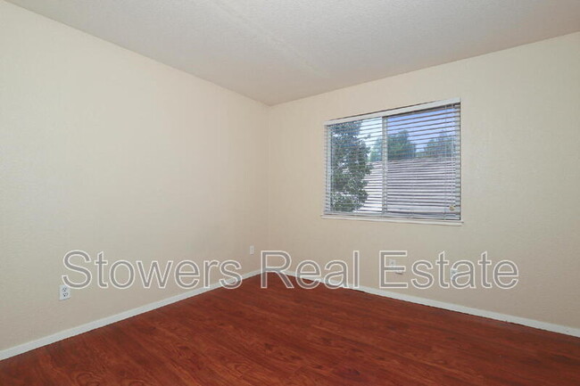 Building Photo - 2041 Crater Peak Way