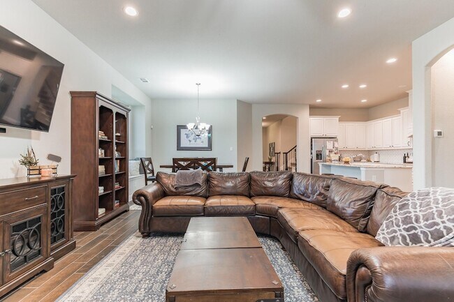 Building Photo - 14800 Belclaire Ave