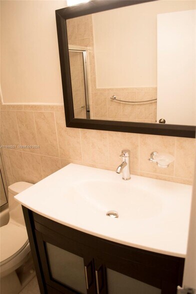 Building Photo - 825 Brickell Bay Dr