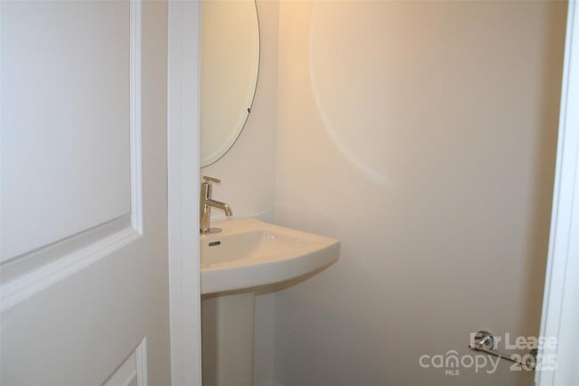 Building Photo - 743 Hoke Ln