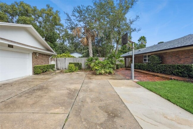 Building Photo - 1745 E Adams Dr