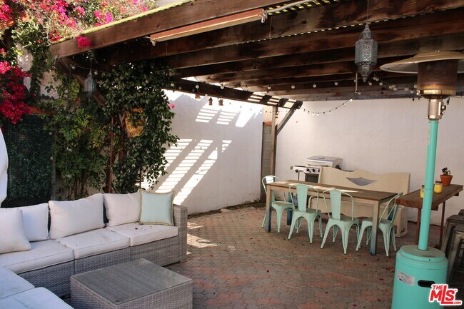 Building Photo - 1020 Hi Point St