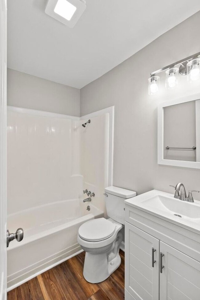 Building Photo - Newly Remodeled Hubert Home