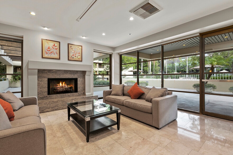 Rec Room Sitting Area - 600 W 9th St