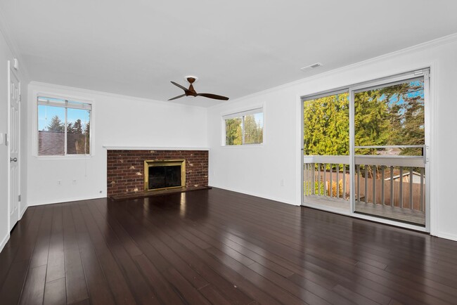 Building Photo - South Rose Hill 4 Bedroom with Entertainme...