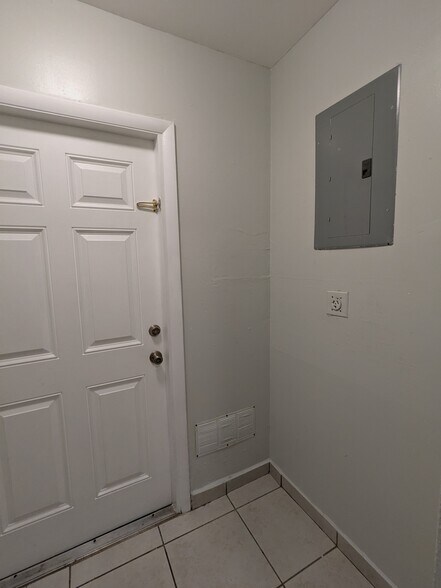 Storage laundry room - 2490 NE 184th St