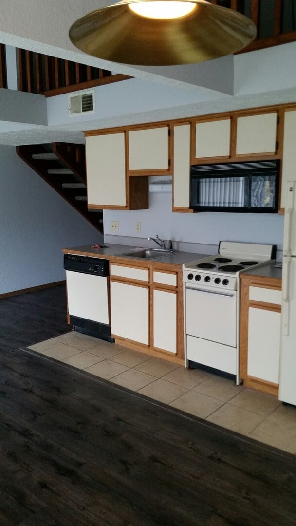 Primary Photo - Nice 2 bedroom 2 bath Loft apartment in Br...
