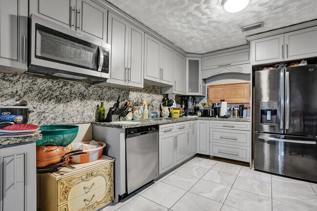 Building Photo - 6214 Wauconda Way W