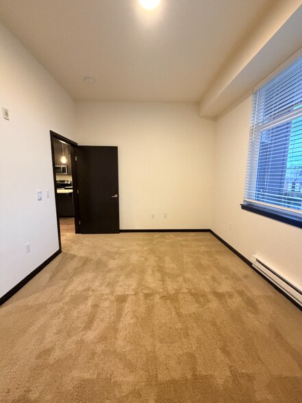 Building Photo - 580 8th Ave NE