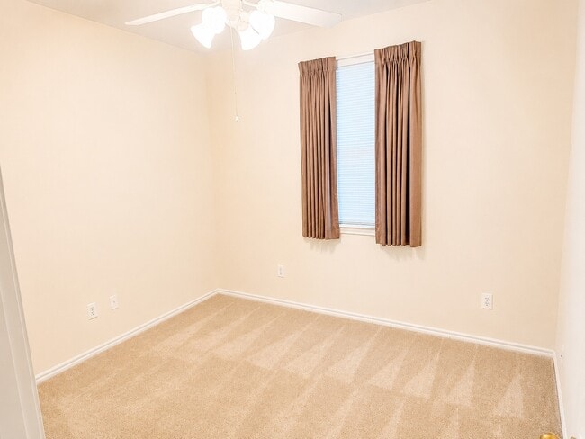 Building Photo - 2319 Ligustrum Flower Dr