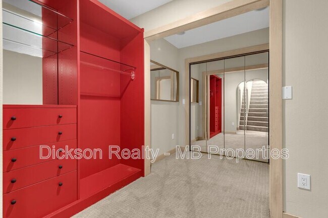 Building Photo - 2205 S Arlington Ave