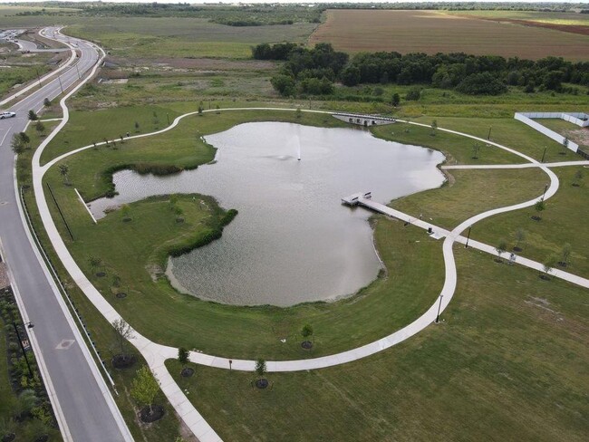 Building Photo - 141 Bluestem Dr