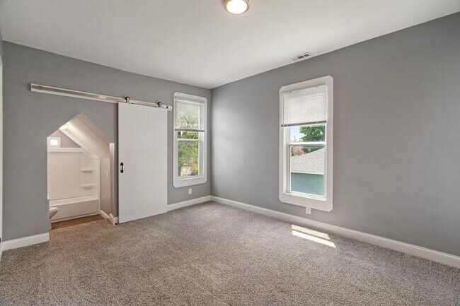 Building Photo - 41 N Beville Ave