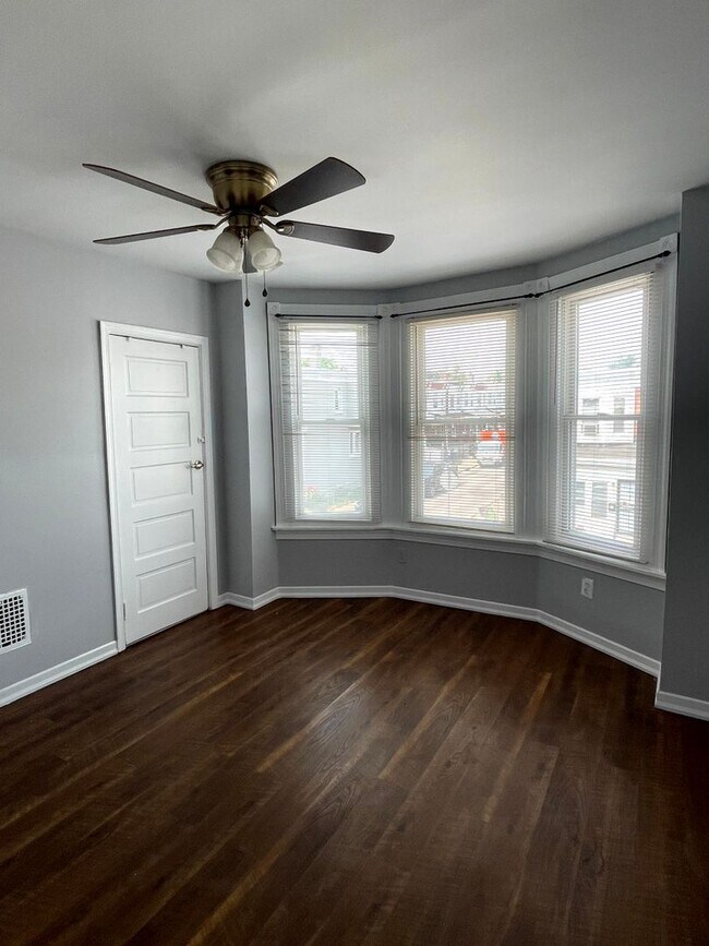 Building Photo - 3 Bedroom Home Steps to LaSalle University