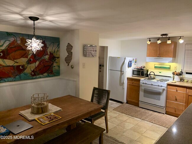 Building Photo - 19 Webb Ave