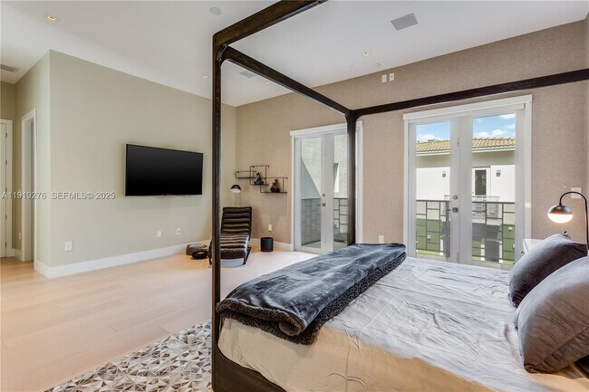 Building Photo - 1701 Espanola Dr