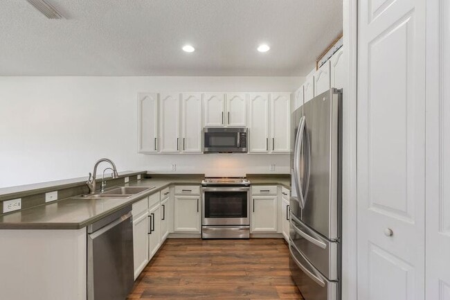Building Photo - 3912 Heirloom Rose Pl