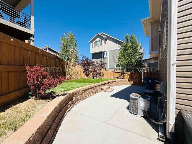 Building Photo - 10569 Waco St