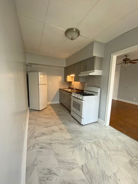 Eat in Kitchen - 114 E Main St