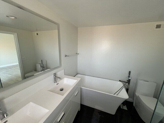 Building Photo - Spacious-Bright 3 Bedroom 2.5 Two story Ba...