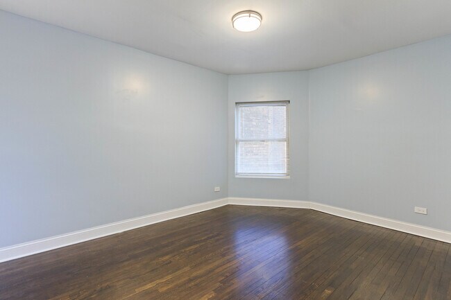Building Photo - 7710 S Ridgeland Ave