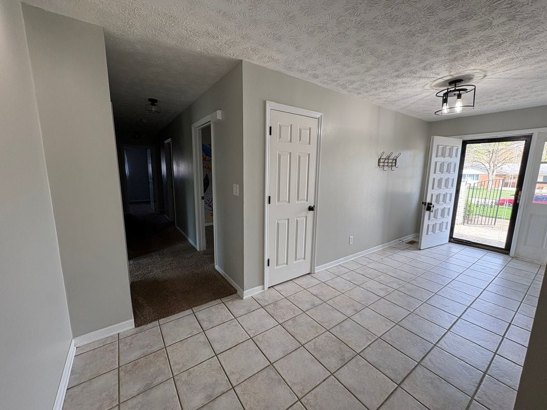 Building Photo - 2087 Granada Dr