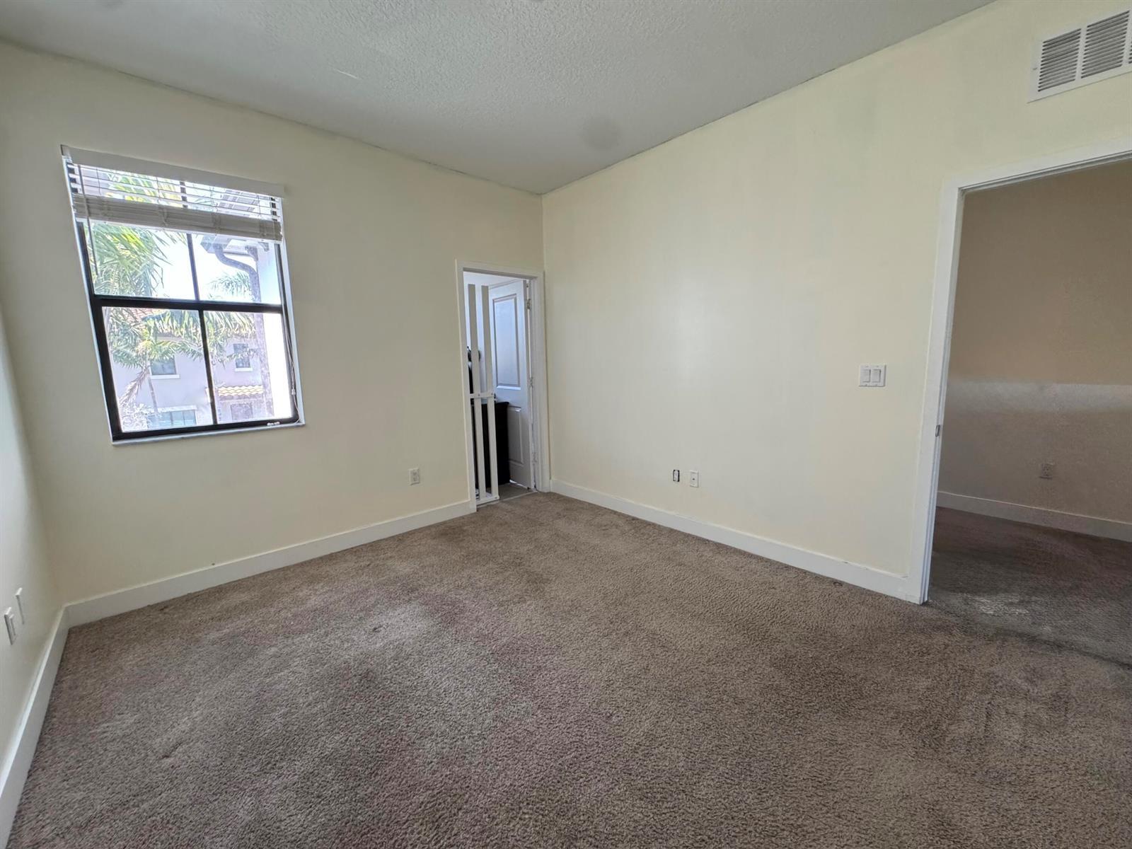 Building Photo - 2037 Oysterwood Ln
