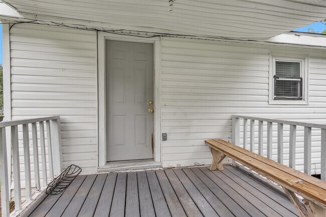 Building Photo - 6002 Shelburne St