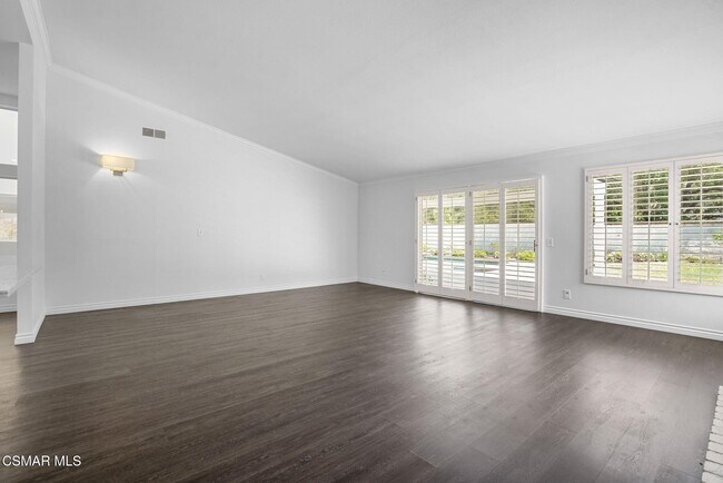 Building Photo - 1142 Earlham Ct