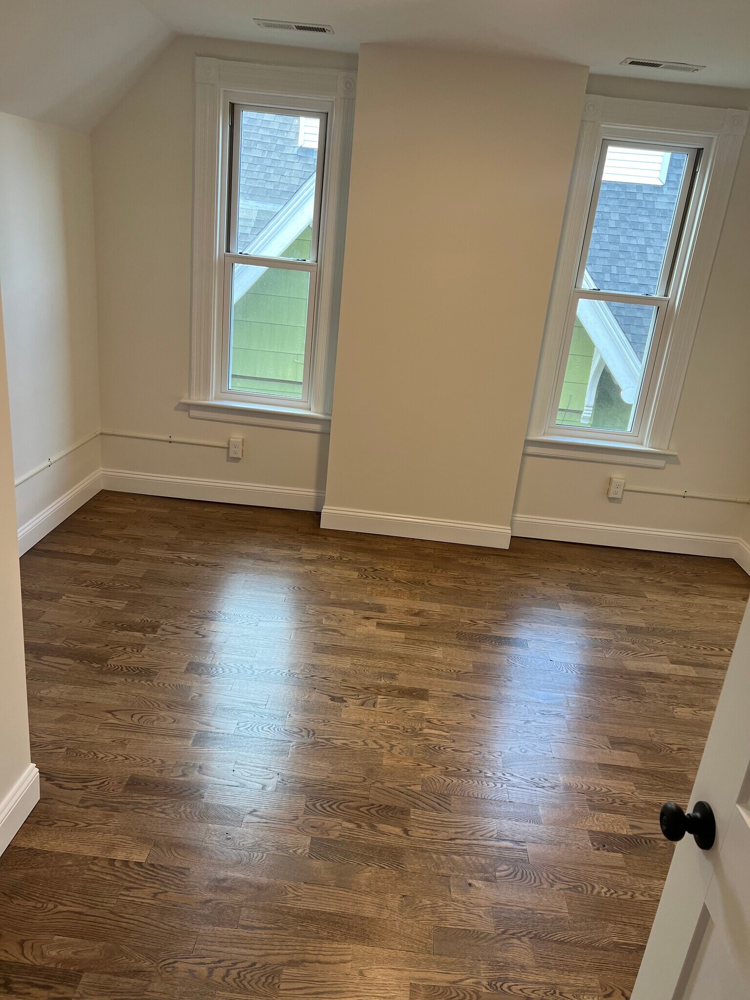 Building Photo - 470 Howard Ave