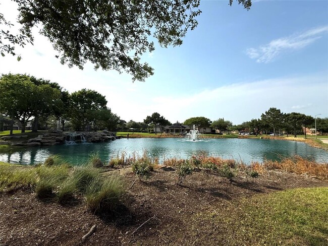 Building Photo - 26430 Richwood Oaks Dr