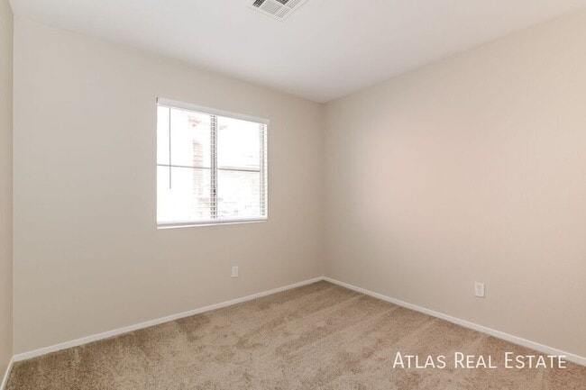 Building Photo - 916 Longshanks Rd