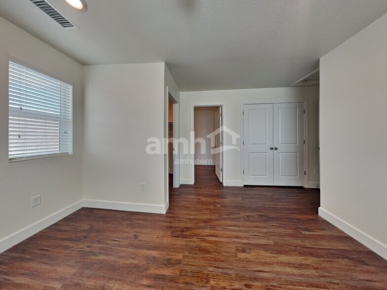 Building Photo - 14881 W 82nd Ave