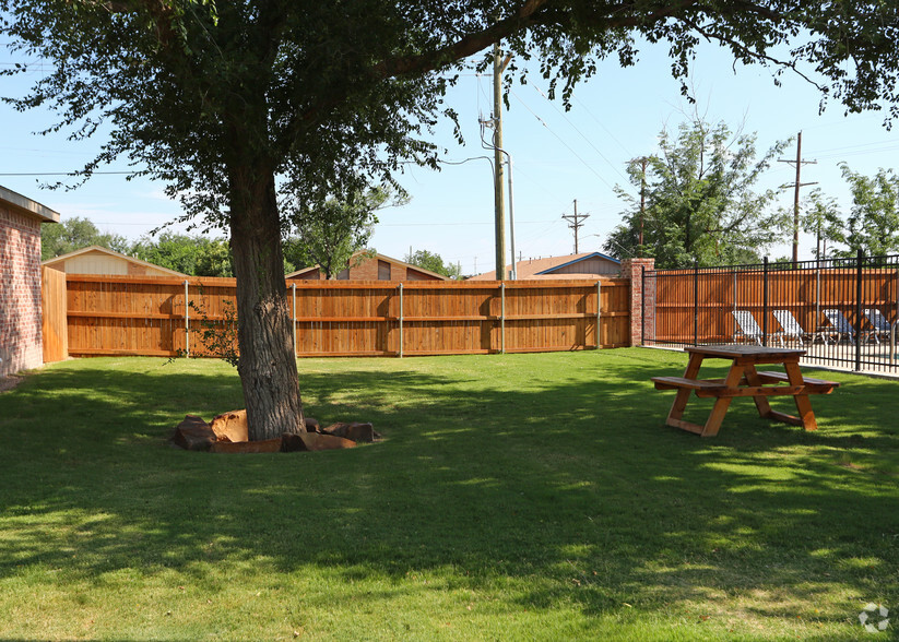 Community- Picnic Area - Elm Creek