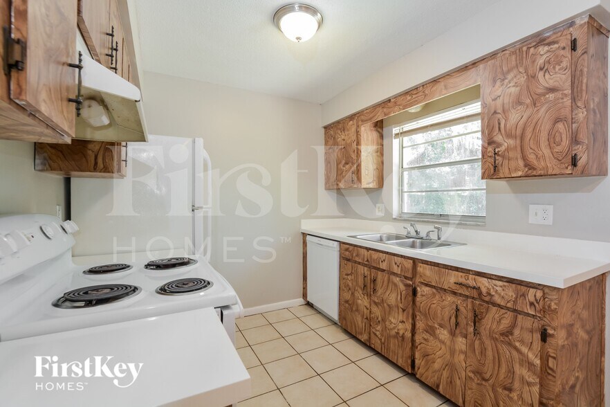 Building Photo - 928 N Rossiter St