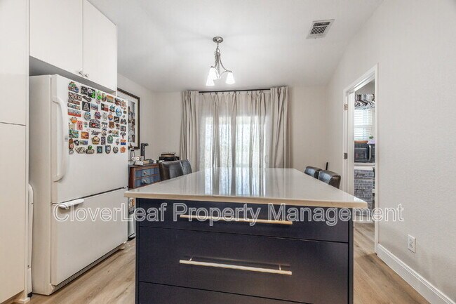 Building Photo - 4112 Cherry Tree Dr