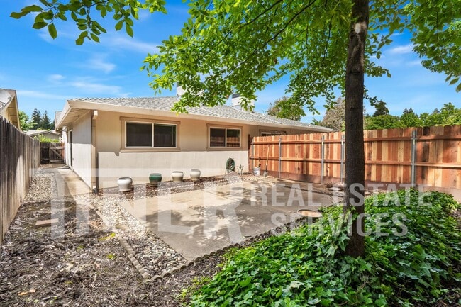 Building Photo - 9140 Nasreen Dr