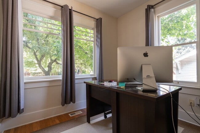 Building Photo - 6406 SE 44th Ave