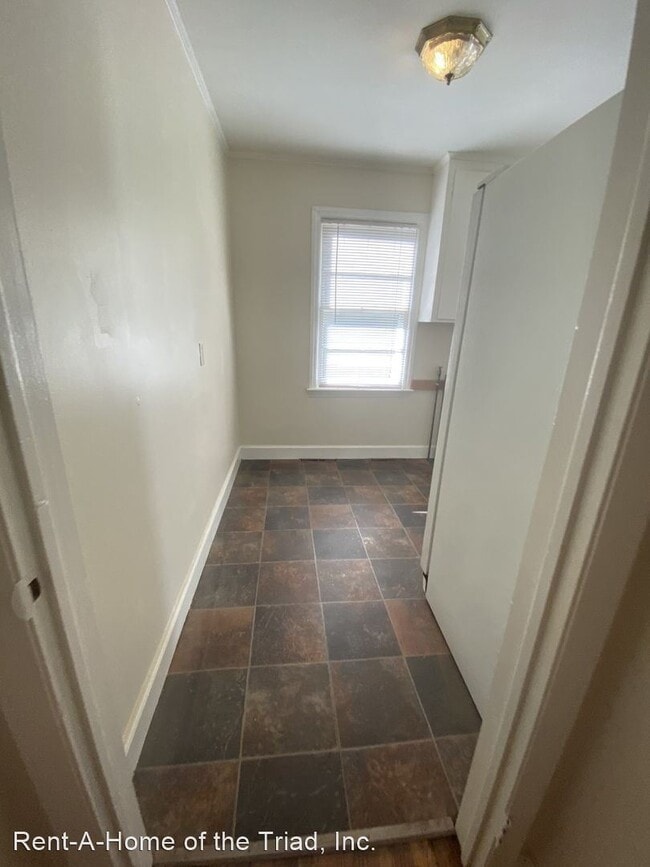 Building Photo - 3 br, 1 bath House - 2111 Maywood Street