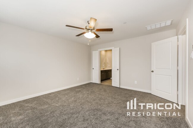 Building Photo - 1102 Fallgate Dr