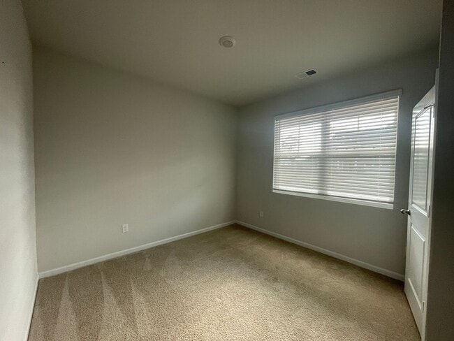 Building Photo - 4 Bed, 2 Bath New Build