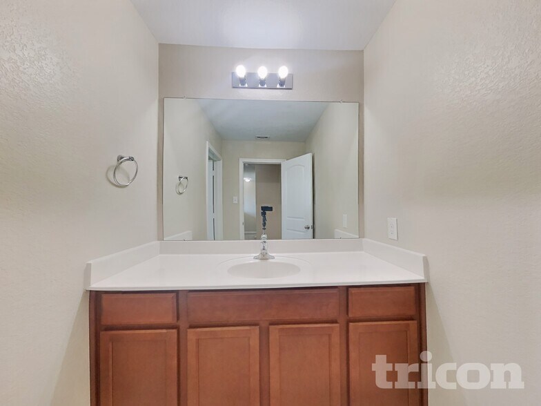 Building Photo - 692 Totem Trail Dr