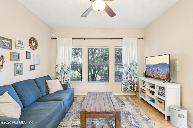 Building Photo - 604 Briar Way Ln