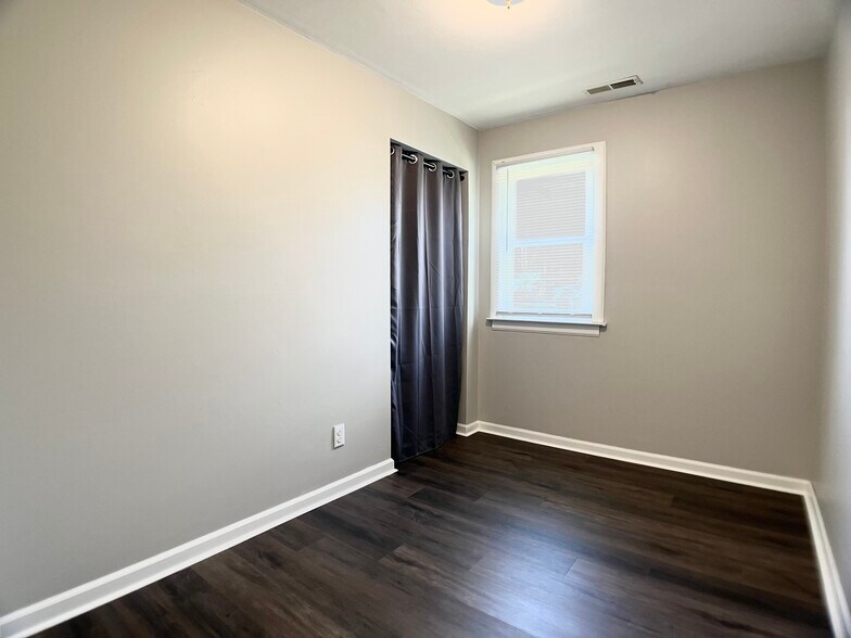 Second Bedroom with Closet - 1933 Forest Ave
