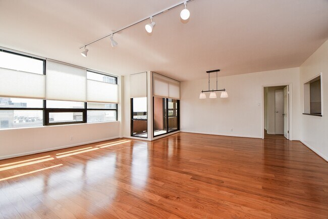 Building Photo - 5150 Hidalgo St