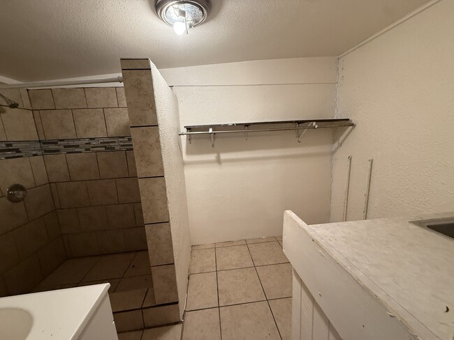 Building Photo - 8516 Hendrix Ave