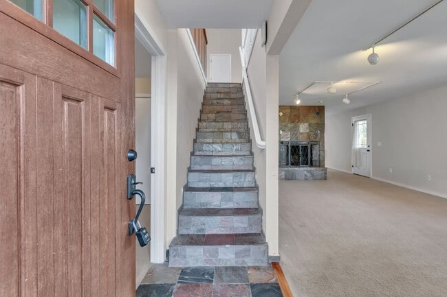 Building Photo - Stunning Sound & Olympic Mountain View Home in North Admiral