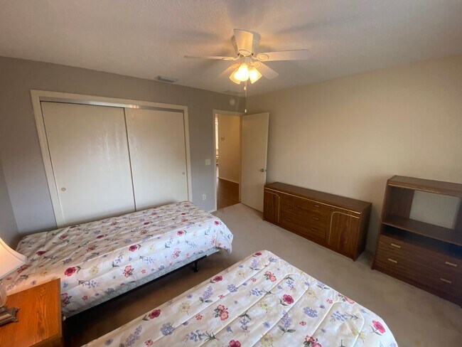 Building Photo - Beautiful 2 + 2 Villa, Mostly Furnished AN...