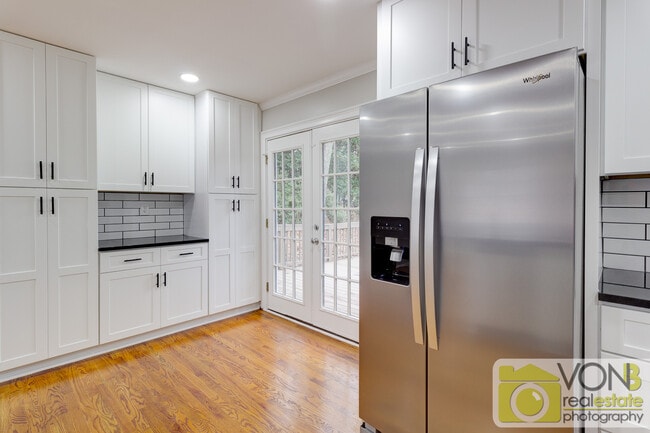 Building Photo - 648 Montclair Dr